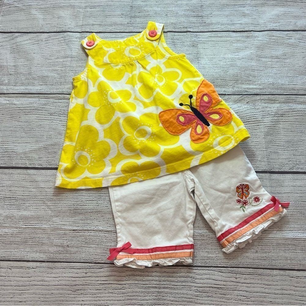 Carters Girls Two Piece Outfit size 6 months
